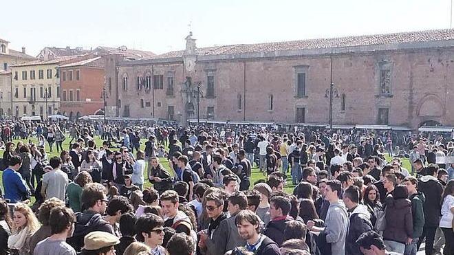 Al rito dei cento giorni fanno festa i borseggiatori