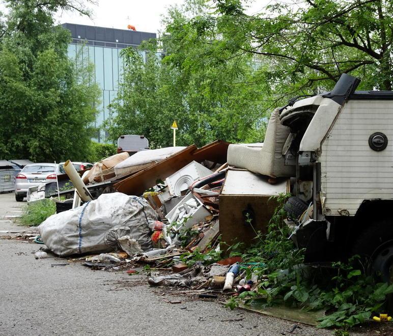 Bomba ecologica vicino all’ospedale di Pistoia 