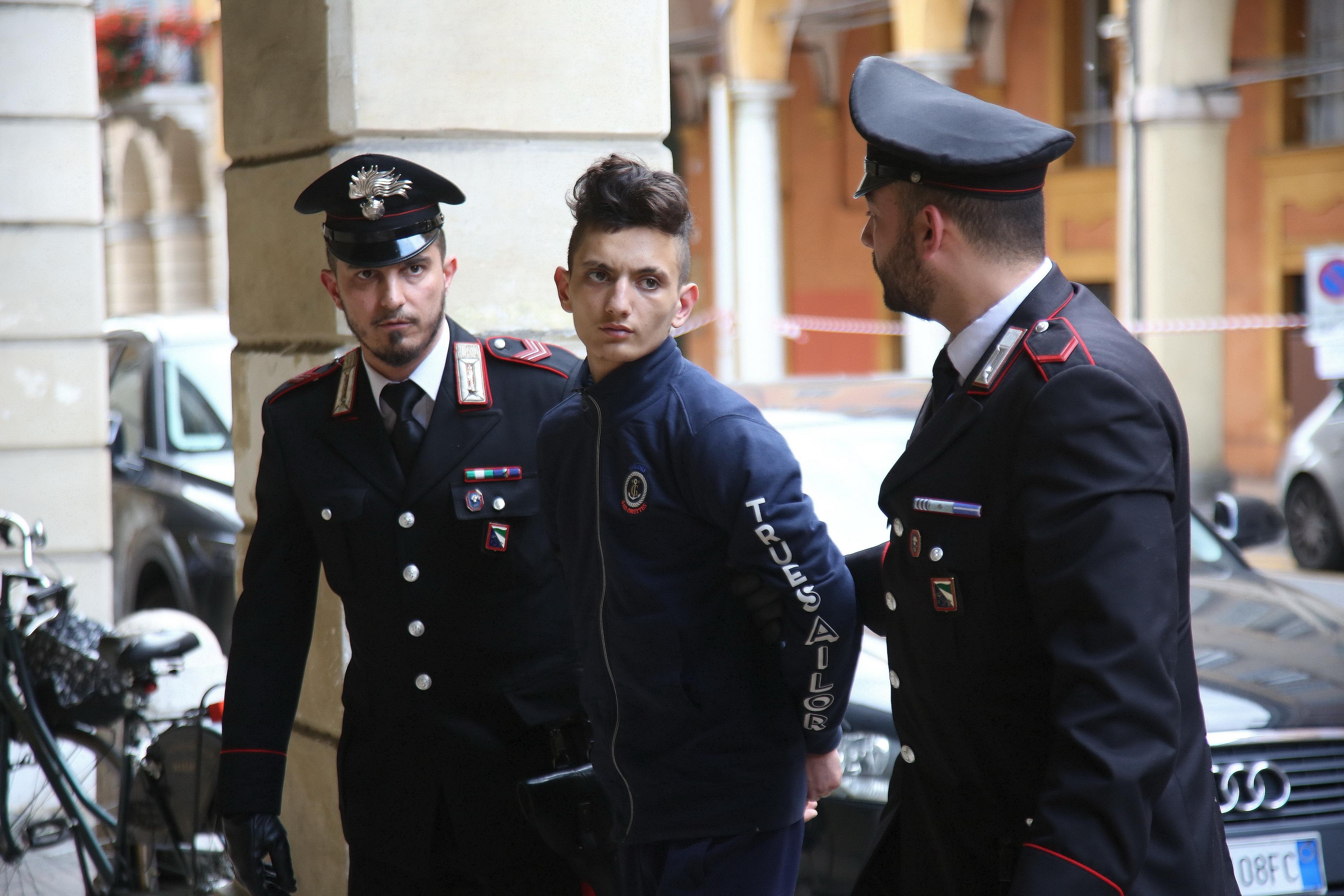 Rogo di Mirandola, Hamed in silenzio davanti al giudice. Migliorano i feriti 