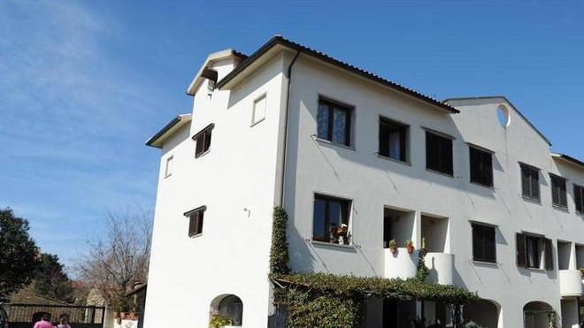 Va a cena con la famiglia e gli svaligiano la casa