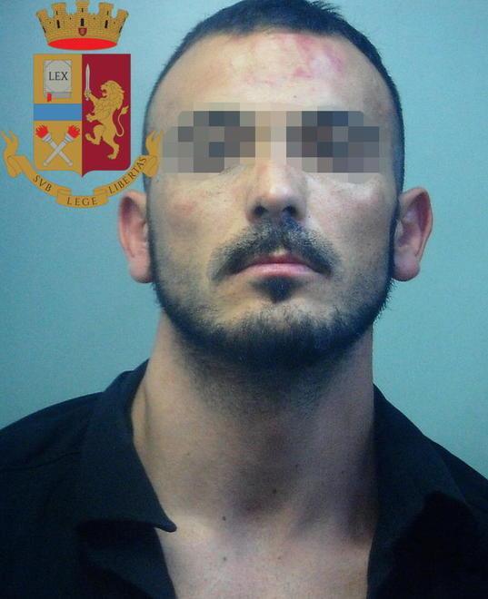 Perde soldi giocando alle slot e minaccia il titolare della sala 