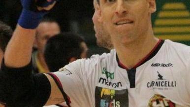 L'esultanza di Ambrosio dopo un gol al Cgc Viareggio