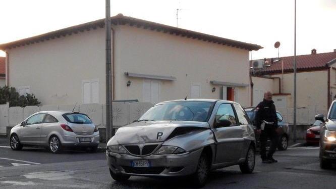 Scontro fra auto: due persone in ospedale