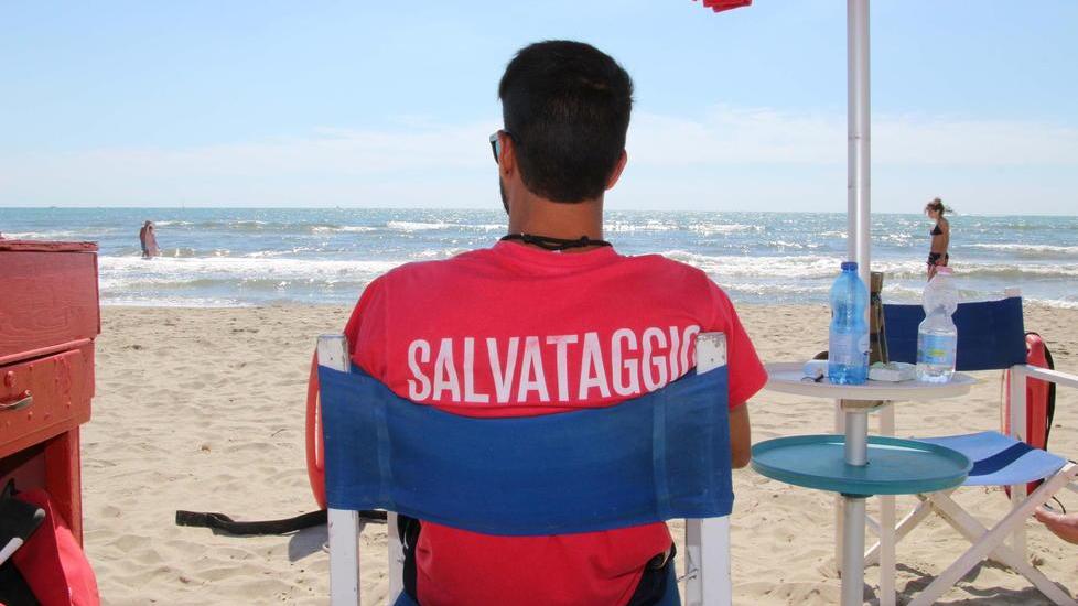 La polemica dopo la carenza di bagnini