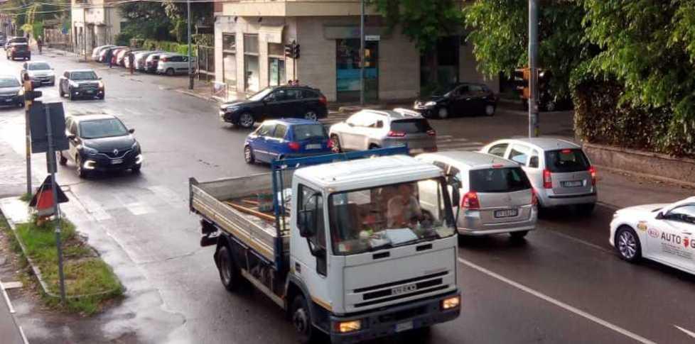 Temporale e fulmini: via Cucchiari va in tilt