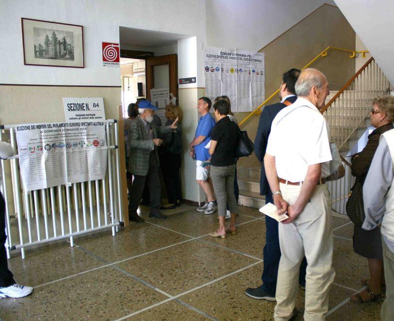 Oltre 190mila ferraresi al voto nei tredici comuni 