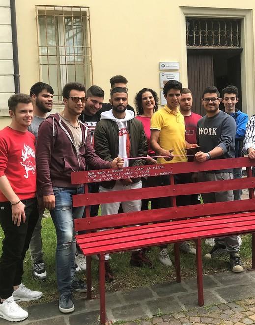 In memoria di Raachida Inaugurata la panchina realizzata dagli studenti 