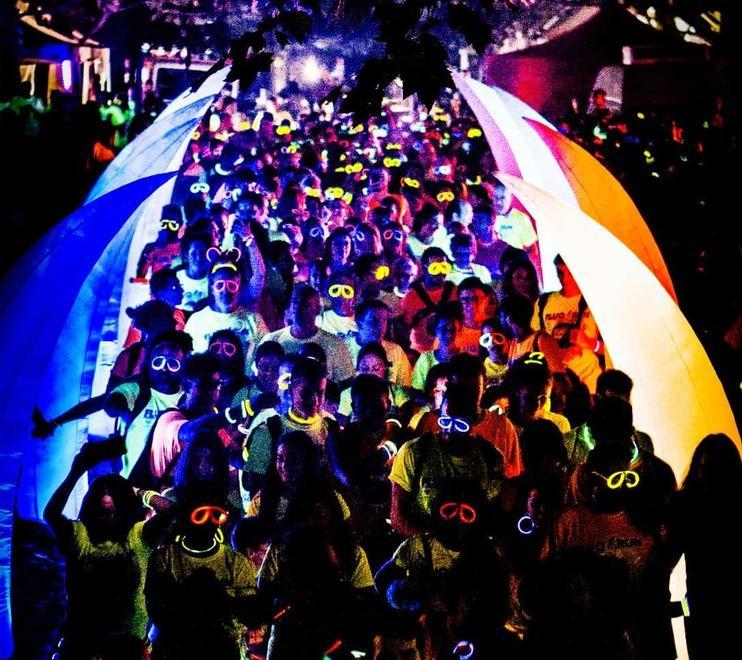 Ritorna il festival del fluo Di corsa nel cuore di Ferrara 