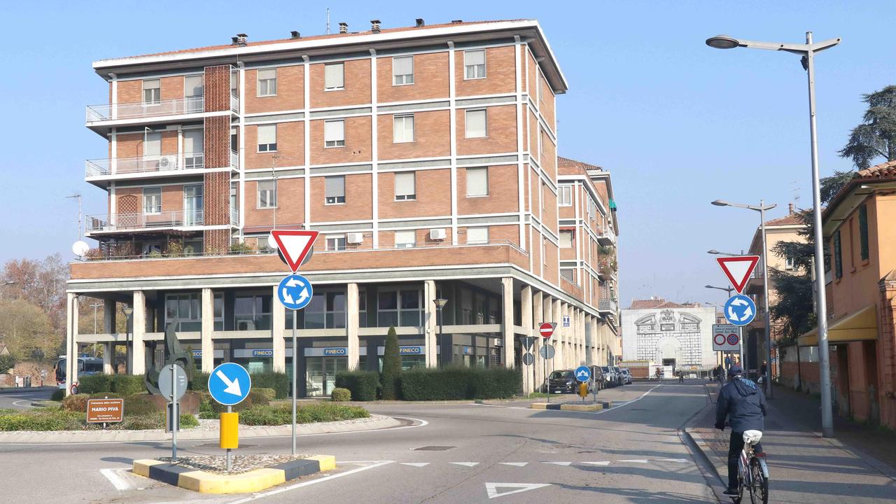 La rotatoria di via Kennedy