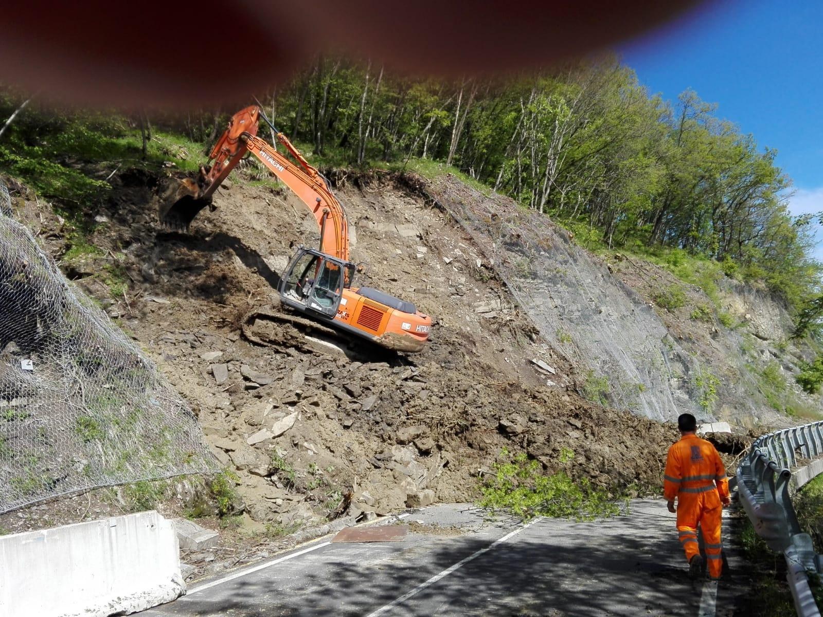 Appennino modenese: le strade chiuse per frane. Riapertura parziale a Roncoscaglia