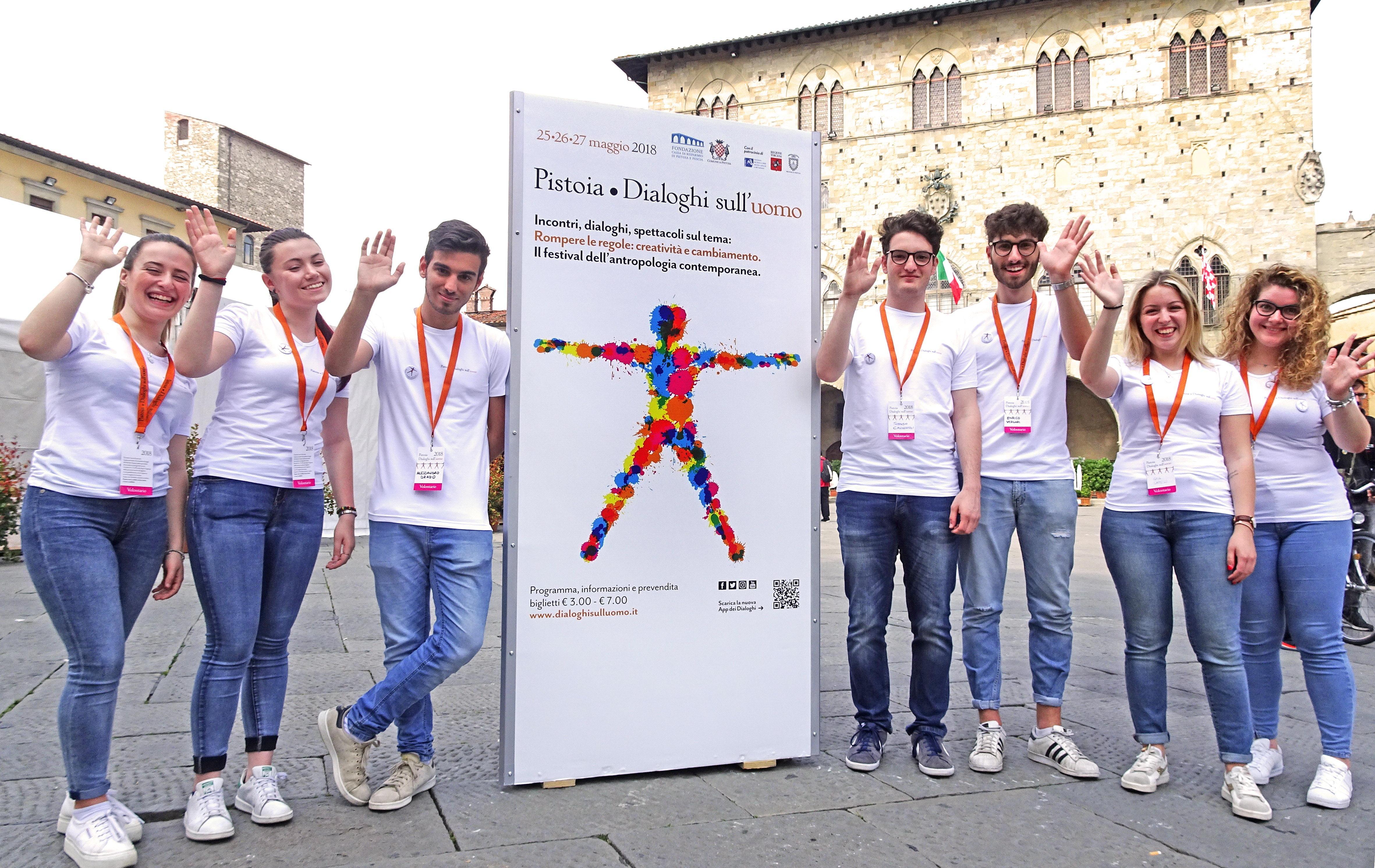 Alcuni dei 380 volontari che lavorano ai Dialoghi sull'uomo (foto d'archivio)