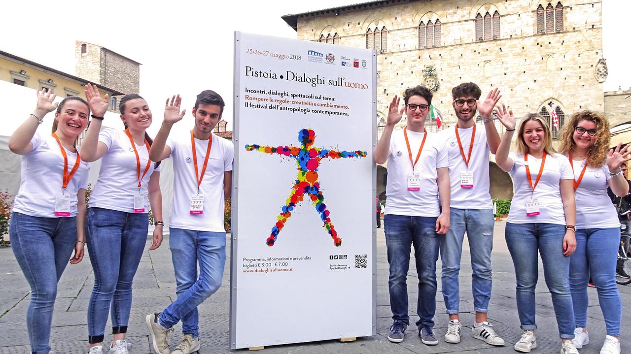 Alcuni dei 380 volontari che lavorano ai Dialoghi sull'uomo (foto d'archivio)