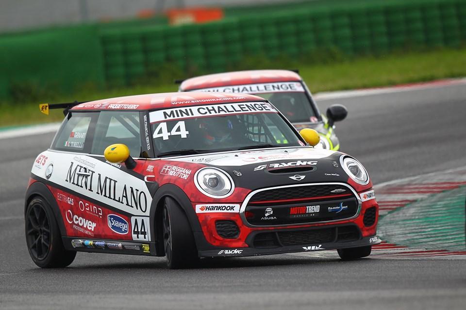 La Mini di Gabriele Torelli in gara a Misano