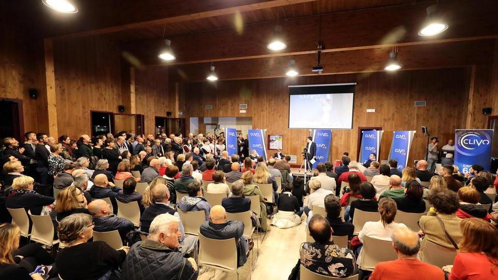 Centinaia di persone e tifo al confronto tra i 4 candidati