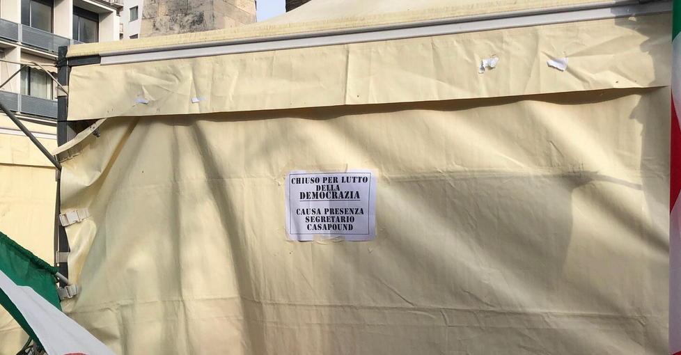  CasaPound al Casello e parte la protesta «Democrazia in lutto» 