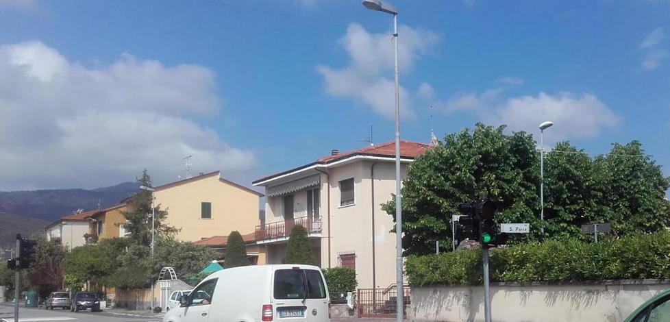 In via Macerata semaforo acceso dopo 20 anni 