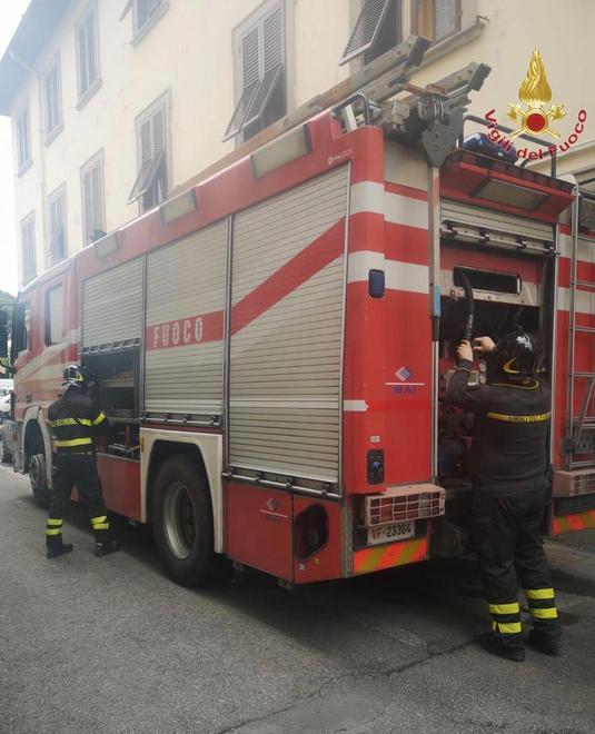Cede il solaio in un palazzo case inagibili, 5 persone sfollate 