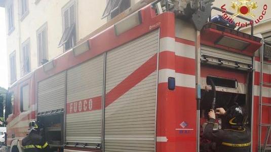 Cede il solaio in un palazzo case inagibili, 5 persone sfollate