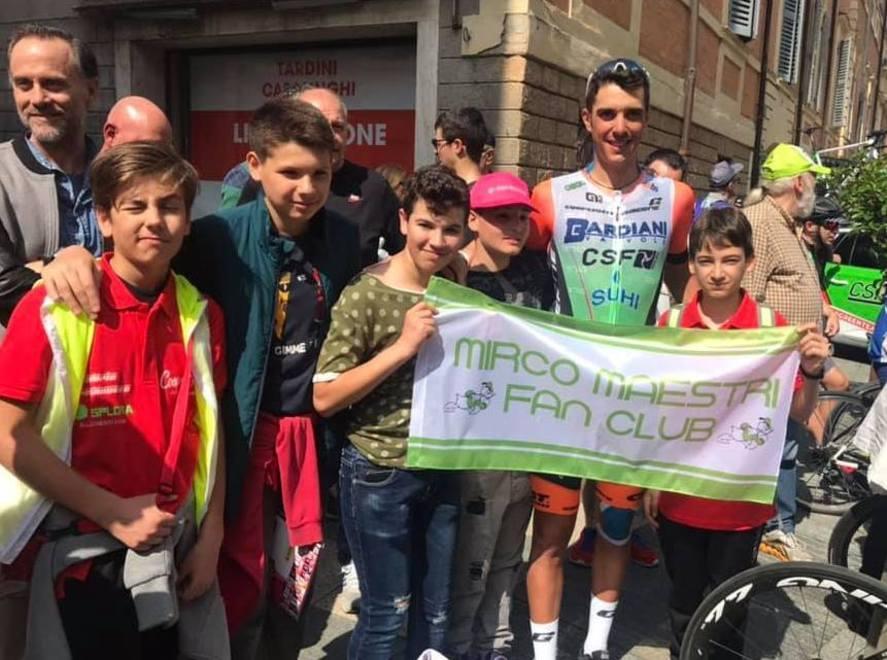  Maestri caricato dal Fan Club resta in fuga 200 chilometri 