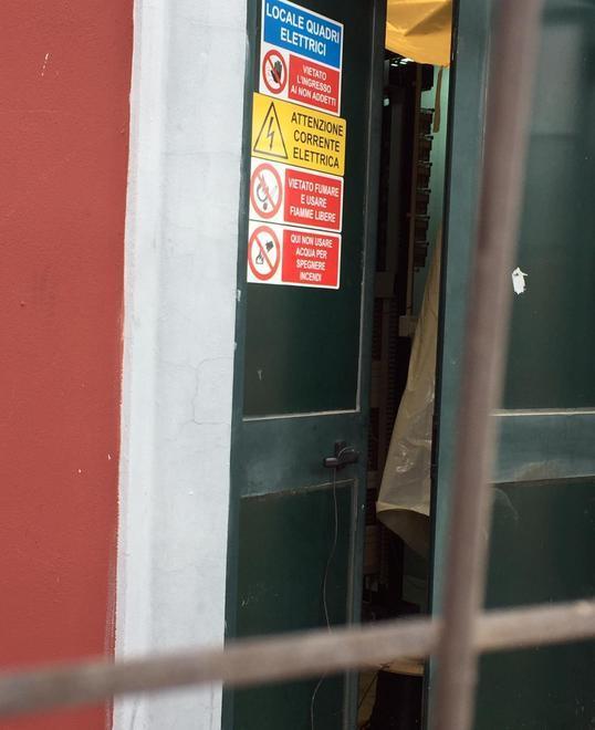 Passaggio a livello in tilt e treni in ritardo 