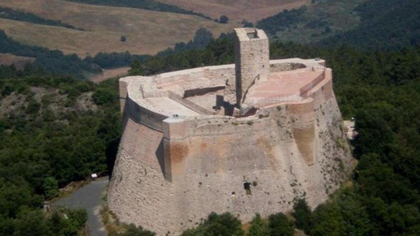 Viaggio nel passato nella Rocca Sillana la fortezza che ha più di mille anni