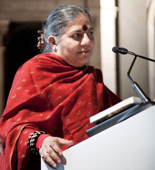 Torna Dialoghi sull’uomo e premia Vandana Shiva attivista e ambientalista 