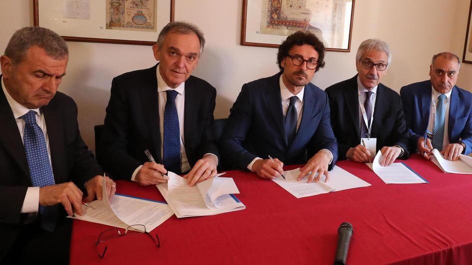 Porto, lo scavalco ferroviario si fa: "A luglio partono i lavori"
