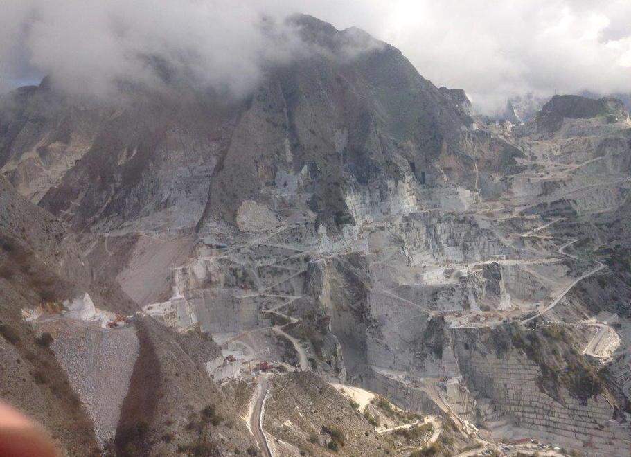 Cave di Carrara, il sindaco: vogliamo conciliare ambiente, lavoro e turismo 