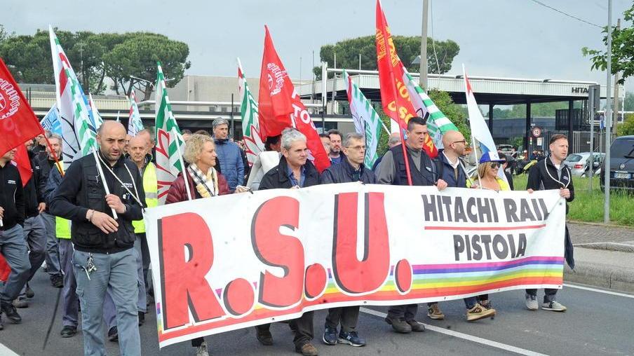 Amianto e pensioni i lavoratori Hitachi alzano la voce con Inps e governo