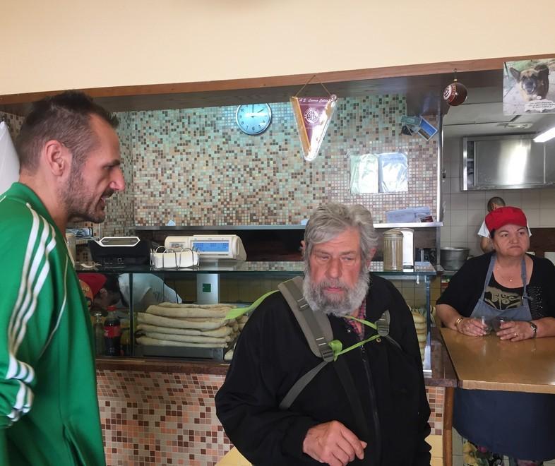 Salvatore Chiappa (Gagarin) in mezzo al figlio Giuliano e alla moglie Fiorella Andrei