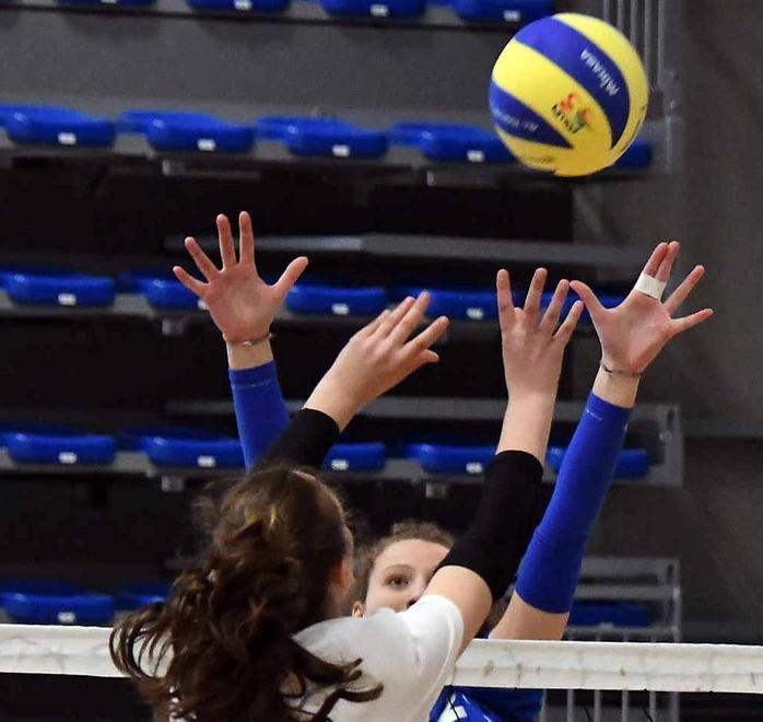 Piazza Aranci in festa per salutare gli studenti e il palazzetto debutta con volley e basket 