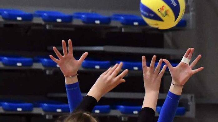 Piazza Aranci in festa per salutare gli studenti e il palazzetto debutta con volley e basket
