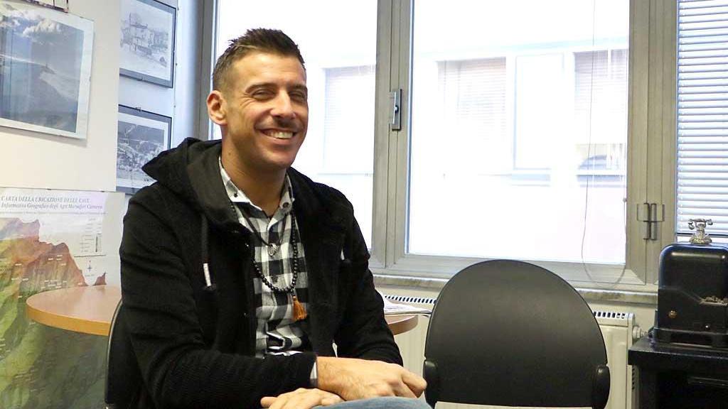 La strana coppia: Gabbani e Cottarelli (suo fan) al Marble Cafè