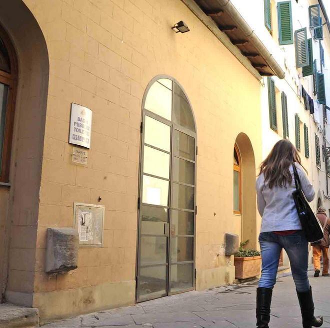 Via Bracciolini e i bagni pubblici semisconosciuti
