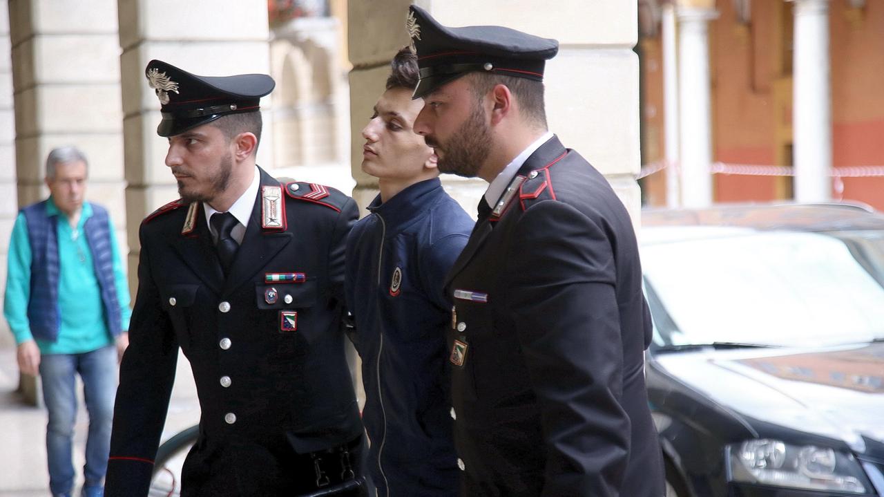 Rogo di Mirandola, resta in carcere l'autore dell'incendio