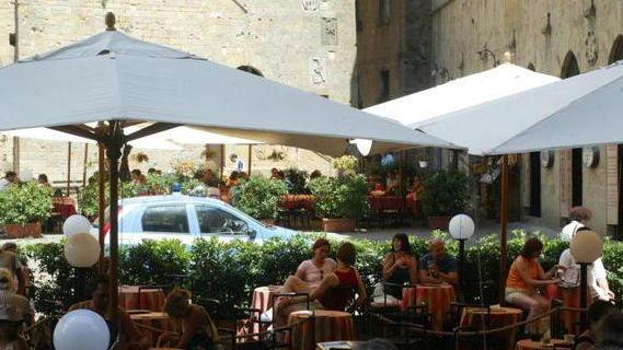 Basta nuovi gazebo. Stretta per i locali