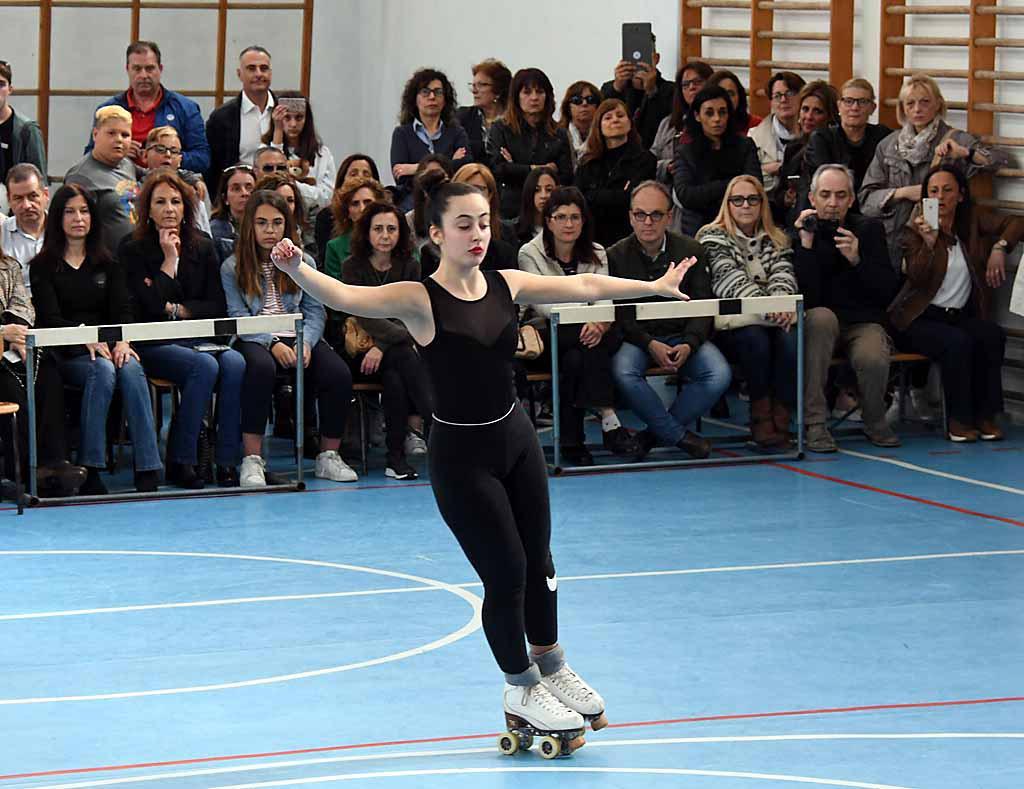 Un momento dell'iniziativa con l'esibizione di pattinaggio