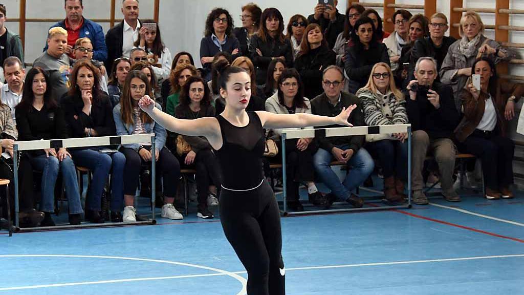 Un momento dell'iniziativa con l'esibizione di pattinaggio