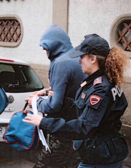 Donna aggredita e violentata mentre corre sulla ciclabile 