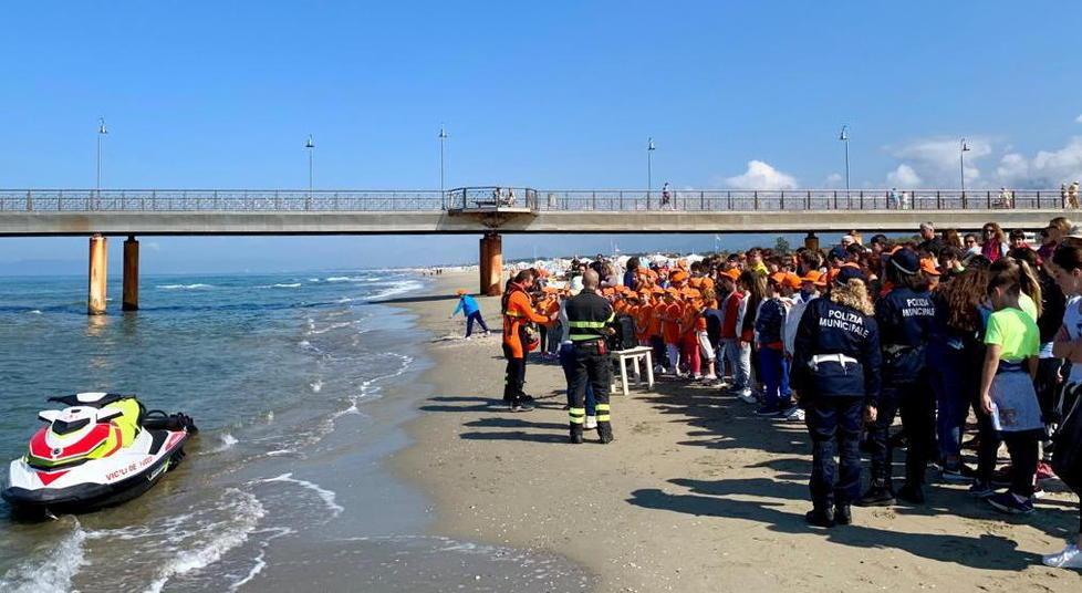 Una festa al pontile con 150 bambini