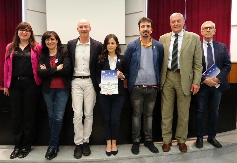 Candidati, ok all’Urban Center ma in ordine sparso sui rifiuti 