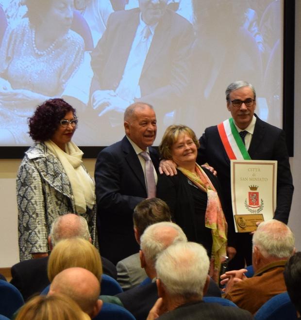 Oro, diamante e titanio San Miniato celebra l’amore indissolubile di 153 coppie di sposi