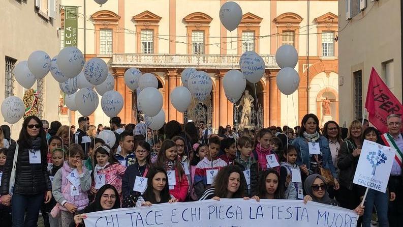 Da Palemo a Sassuolo: la sfilata antimafia di scolari e studenti