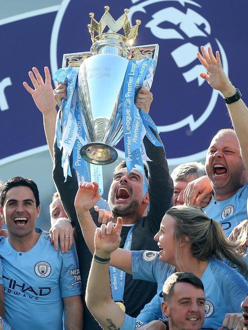 Juve su Guardiola? Gli inglesi dicono no Sarri resta in pole per la panchina 