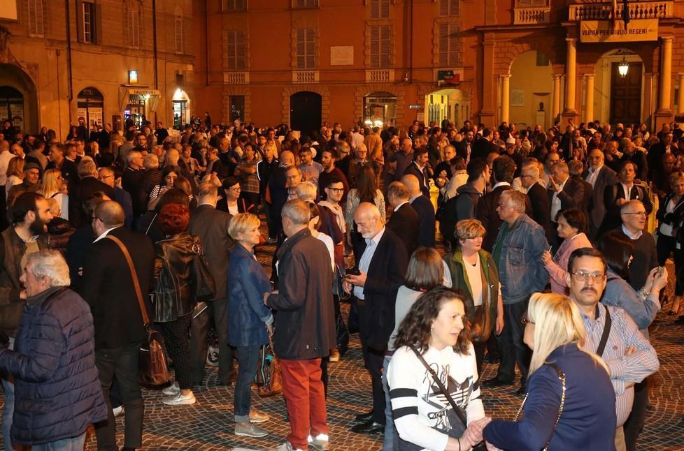 Tanta gente per Vecchi