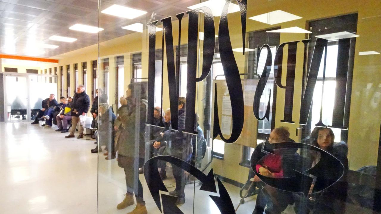 Pensionati d’oro, da giugno c’è il prelievo. Oltre i 100 mila euro (lordi) assegni ridotti