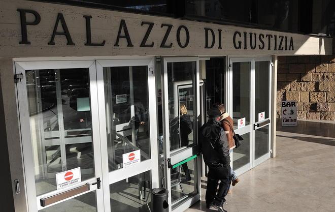 «Box spostati perché il terreno pende» 