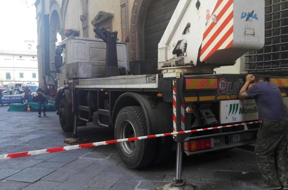 Operai morti sul lavoro per la Santa Croce: il pm chiede il processo per i sette indagati 