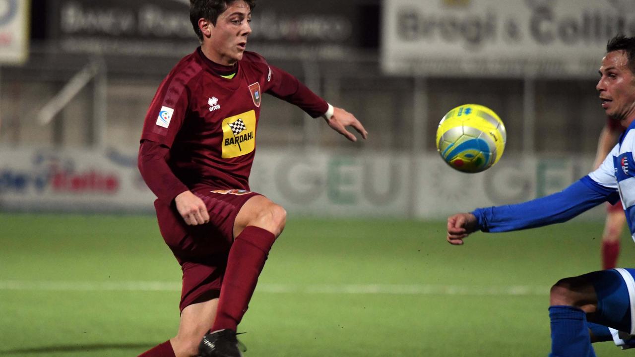 Filippo Serena in azione con la maglia del Pontedera (Foto Franco Silvi)