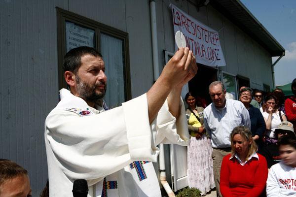 Sono un prete e qualcosa mi manca: avere un figlio 